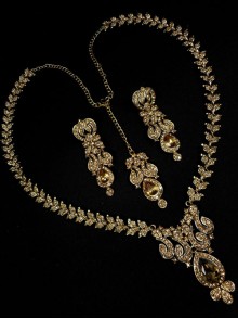 Stonestudded Jewelry Set